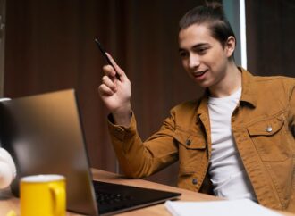How to Become a Freelancer : A Step-by-Step Guide