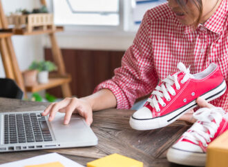 Where to Sell Shoes Online? 10 Best Sites and Apps